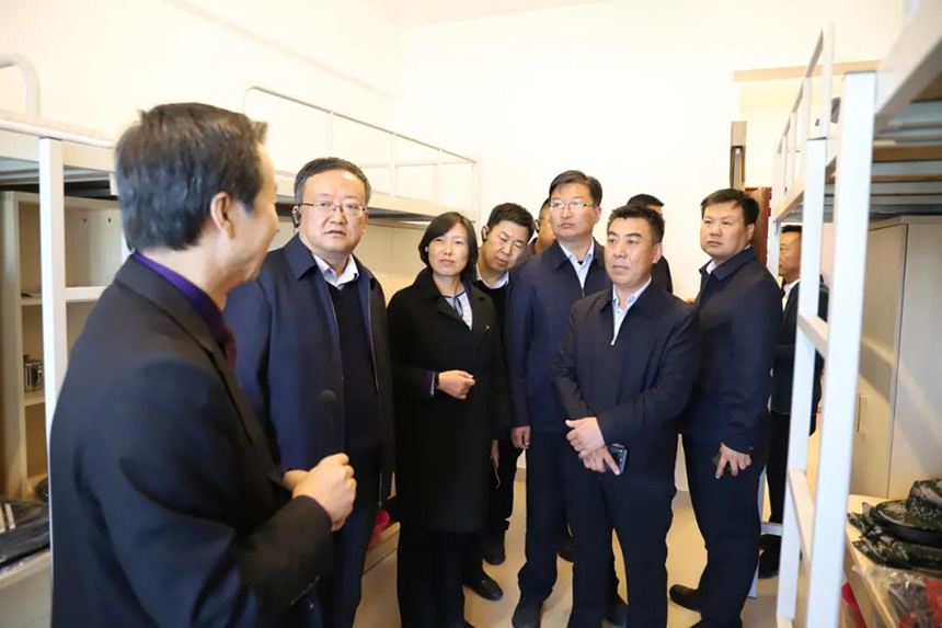 武威市委常委,市委秘书长李宏伟一行莅临我校考察交流