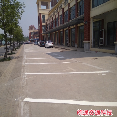 滁州市花都路社區(qū)道路劃線施工