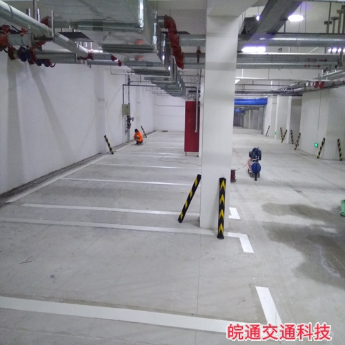 易景凱旋城三期地下車庫道路標(biāo)線施工