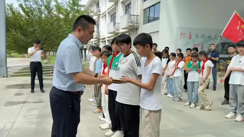 爱心助学2.jpg