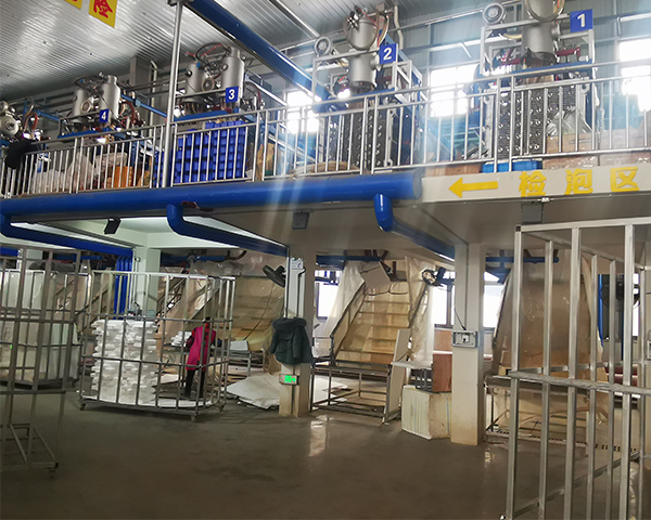 泡沫箱加工車間機(jī)器設(shè)備