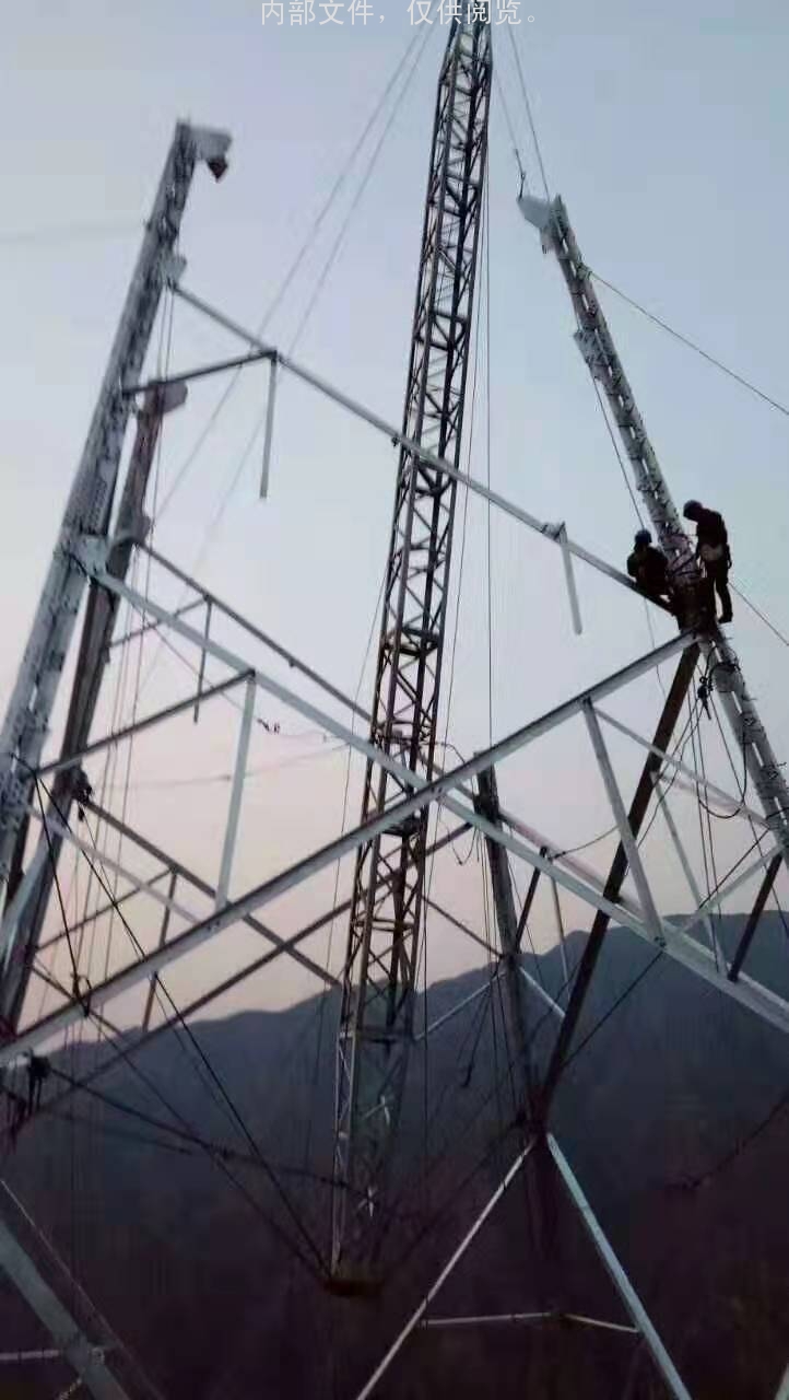 悬浮式抱杆组立铁塔
