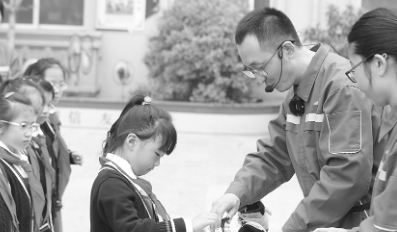 河北省产品质量监督检验研究院组织技术专家走进石家庄市维明路小学开展科普宣传