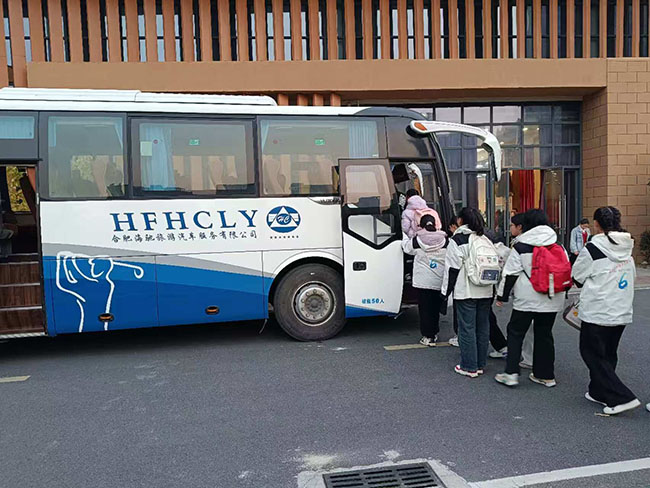 大巴车接送活动展示