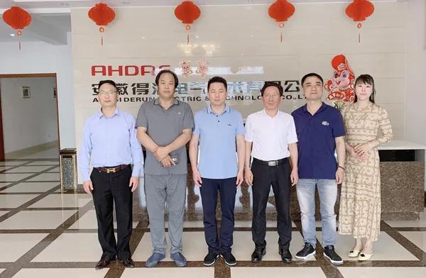 会长张友吉、执行会长唐金华、秘书长舒红武一行走访商会常务理事会企业