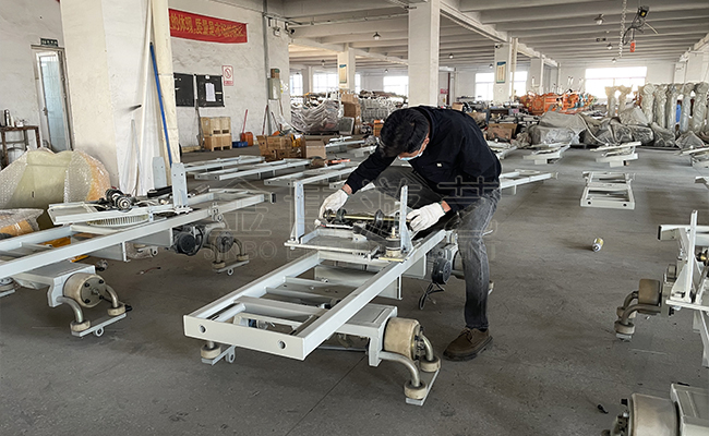 兢兢业业的金博人.jpg 2025年12月金博游艺游乐设备厂家发货情况.jpg