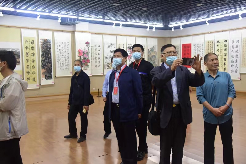 省市领导参观作品展