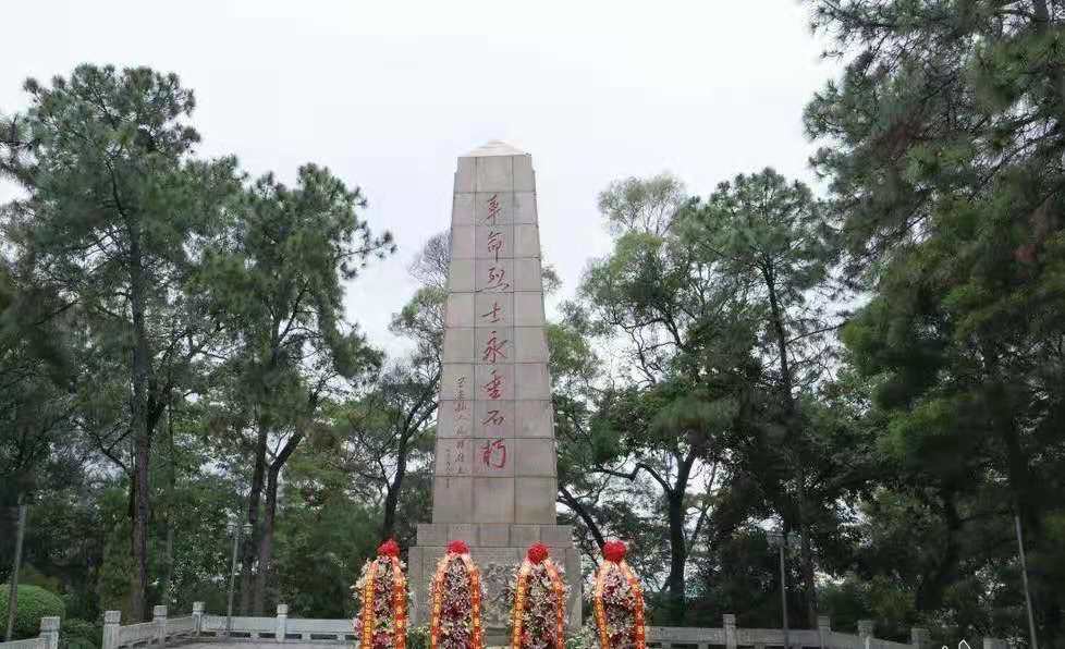 龙华革命烈士纪念碑.jpg