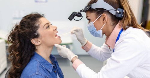 口腔黏膜出現白斑不痛不癢一篩是口腔癌 醫提醒 5 癥狀要注意